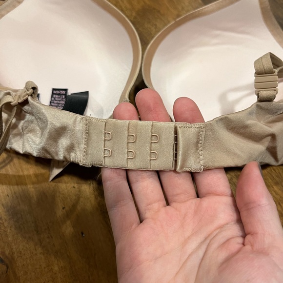 Victoria’s Secret, set of 2 pushup 32C bras, 1 NWT, can be sold separately, sexy - Picture 2 of 9